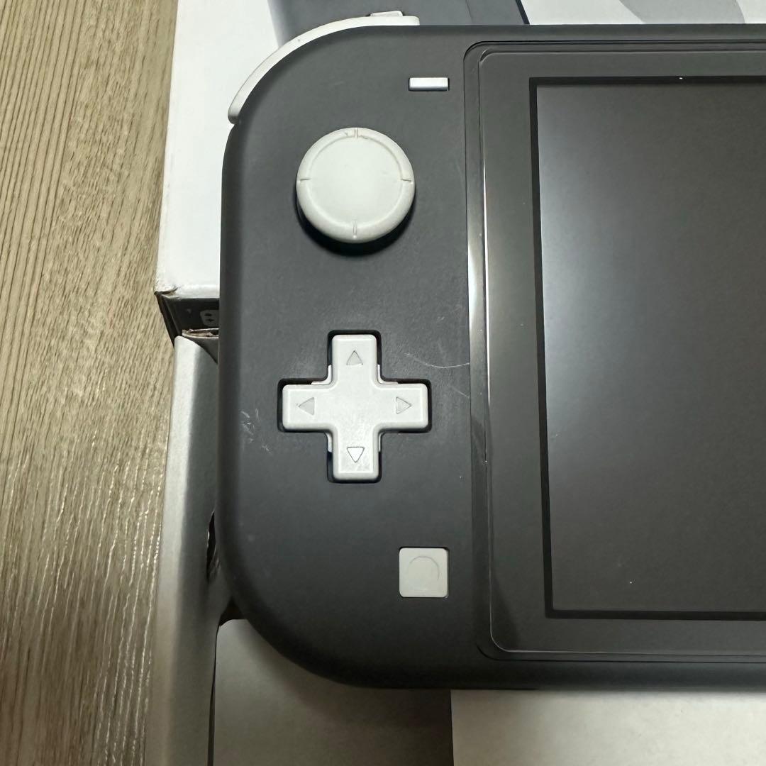 【中古美品】Nintendo Switch Lite 本体　桃太郎電鉄ソフト付き