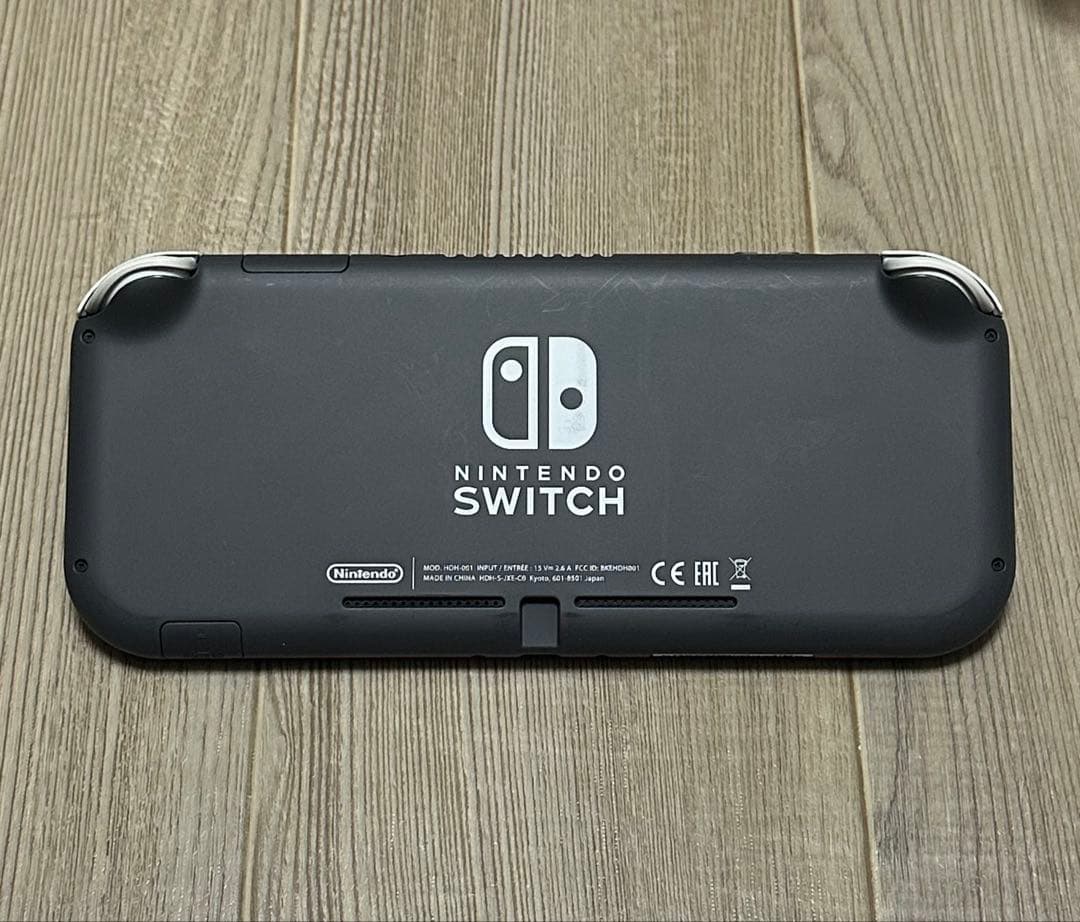 【中古美品】Nintendo Switch Lite 本体　桃太郎電鉄ソフト付き