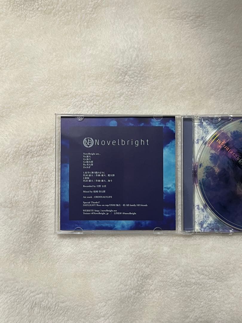 【ボーカル竹中サイン入り】「夜空に舞う鷹のように/秋桜」Novelbright