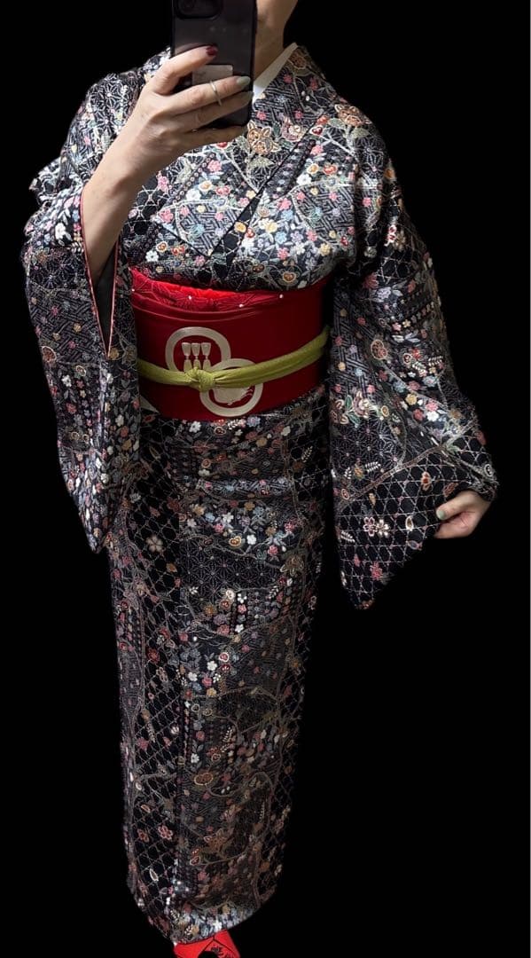 ご成約です逸品 豪華総柄小紋 正絹 特典として帯プレゼント