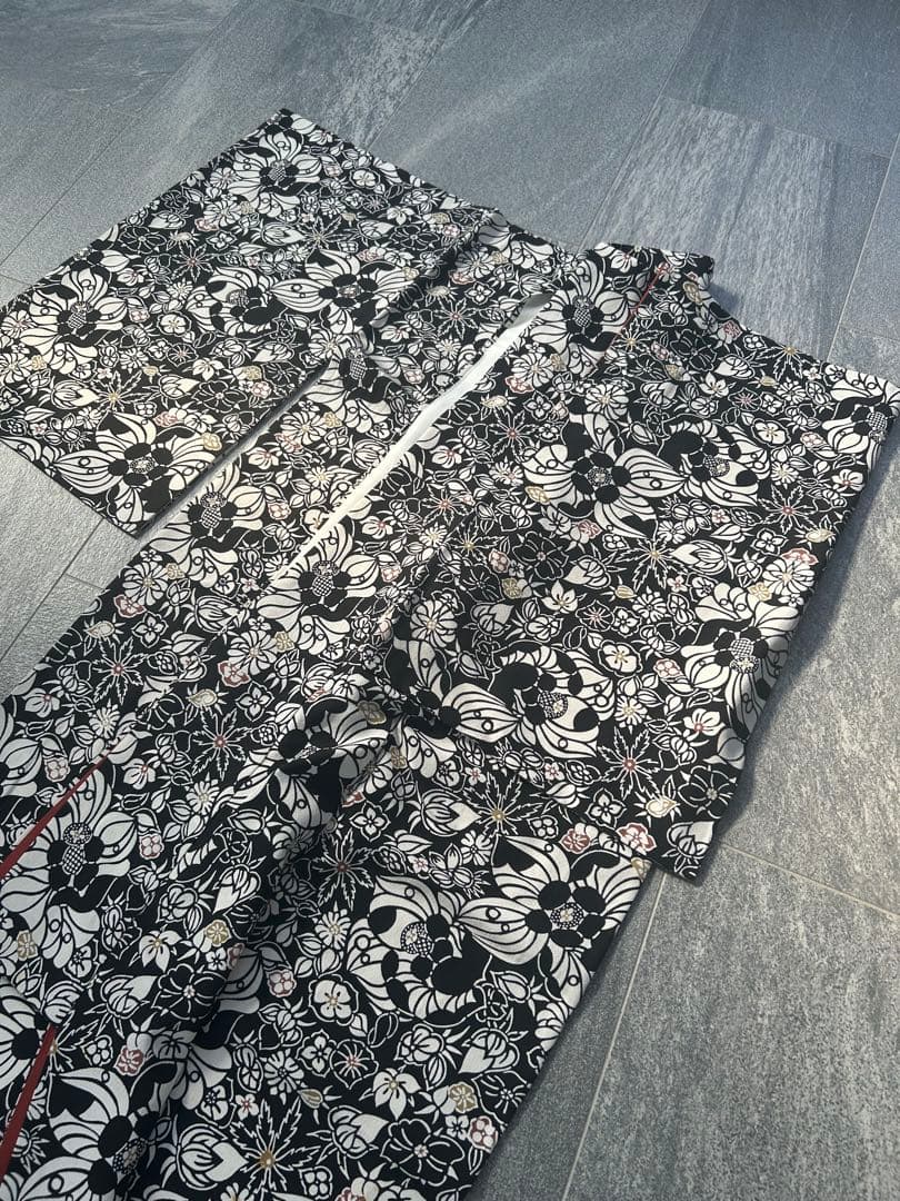 高島屋謹製　正絹　袷小紋 　型染めのモダンな花模様