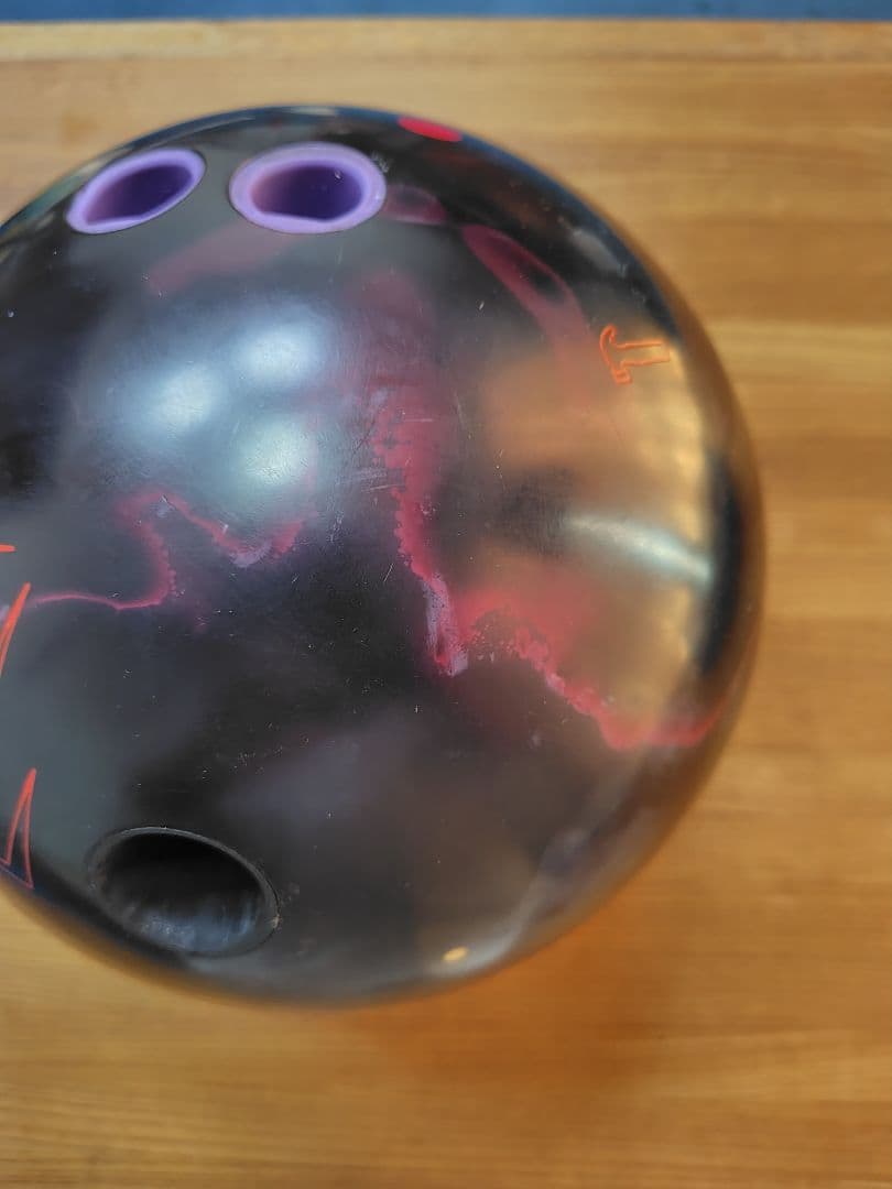 BLACK WIDOW ボウリングボール