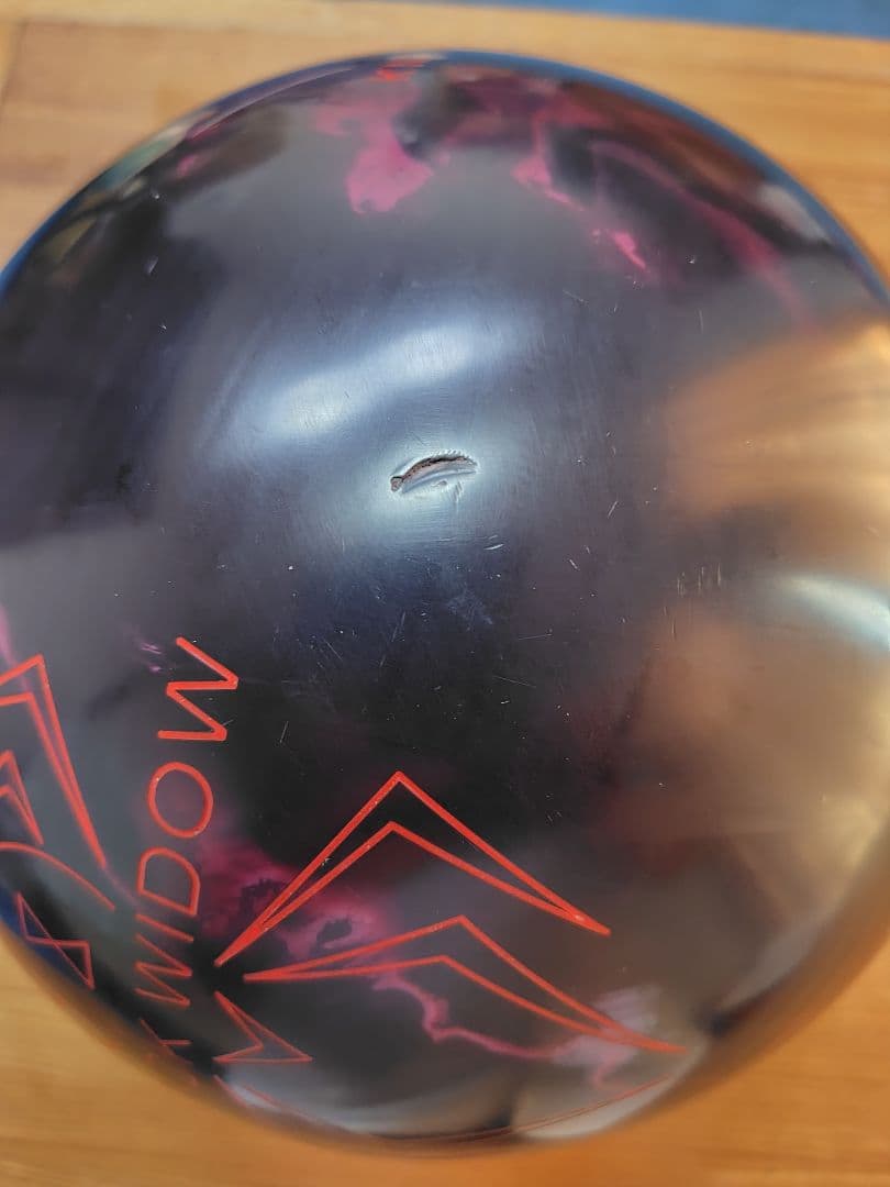 BLACK WIDOW ボウリングボール