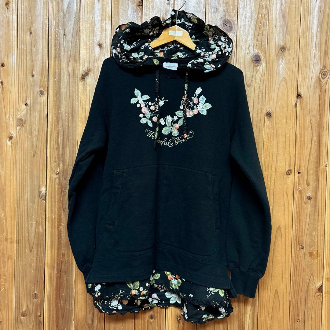 にゃーまま様ワンダフルワールド　カネコイサオ　イチゴ柄　スウェット