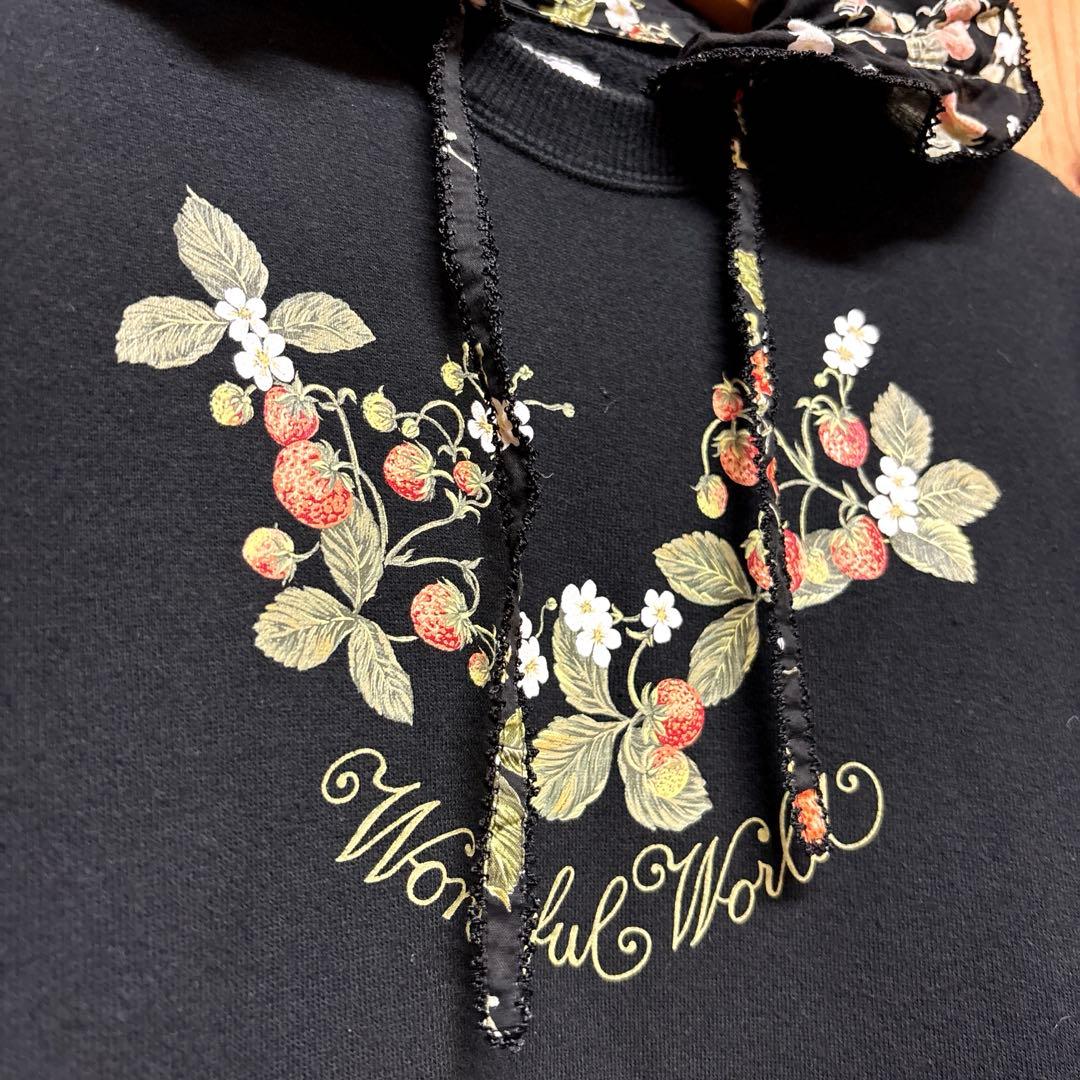 にゃーまま様ワンダフルワールド　カネコイサオ　イチゴ柄　スウェット