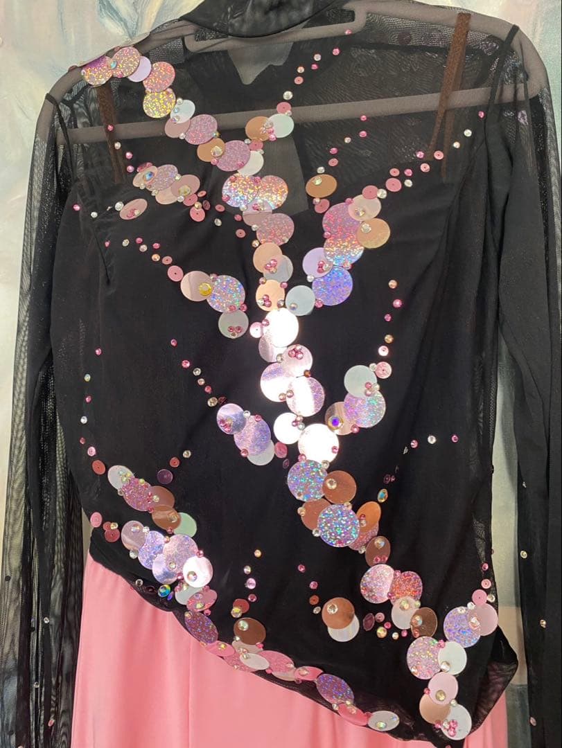 タカダンス ピンクとブラックのラテンドレス