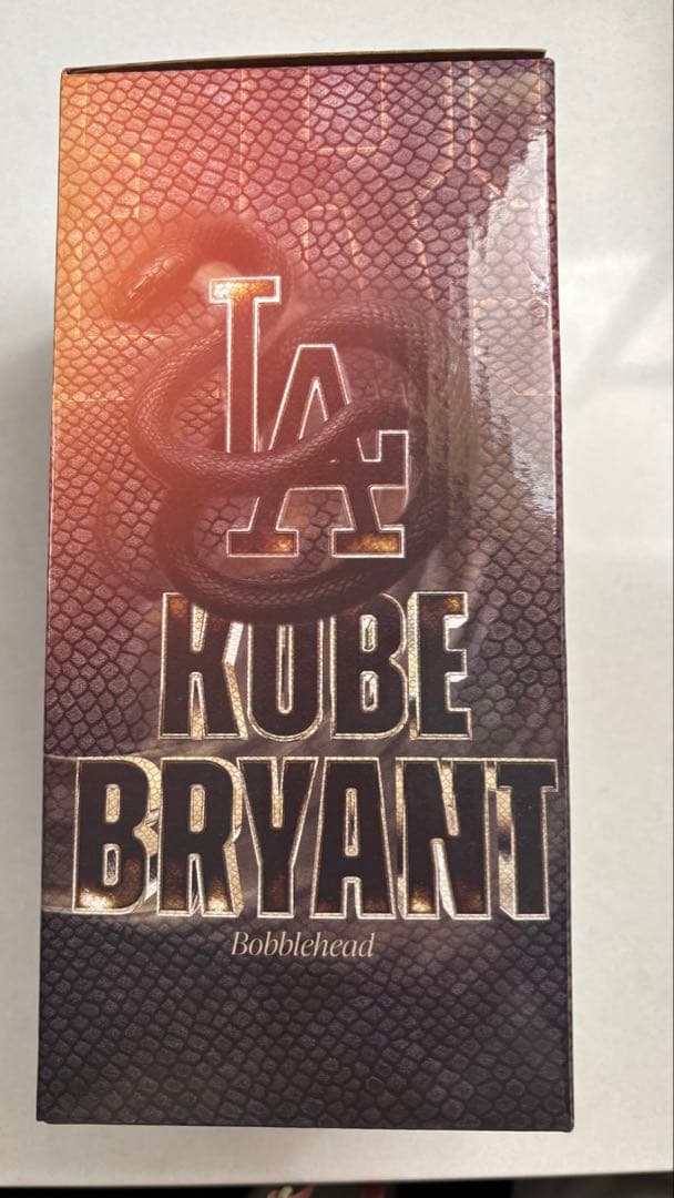 コービー・ブライアント ボブルヘッド　ドジャース　おまけ付き1st入場缶バッジ
