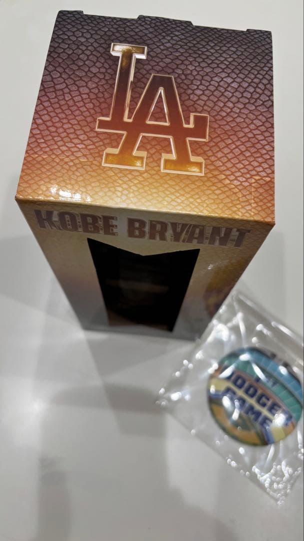 コービー・ブライアント ボブルヘッド　ドジャース　おまけ付き1st入場缶バッジ