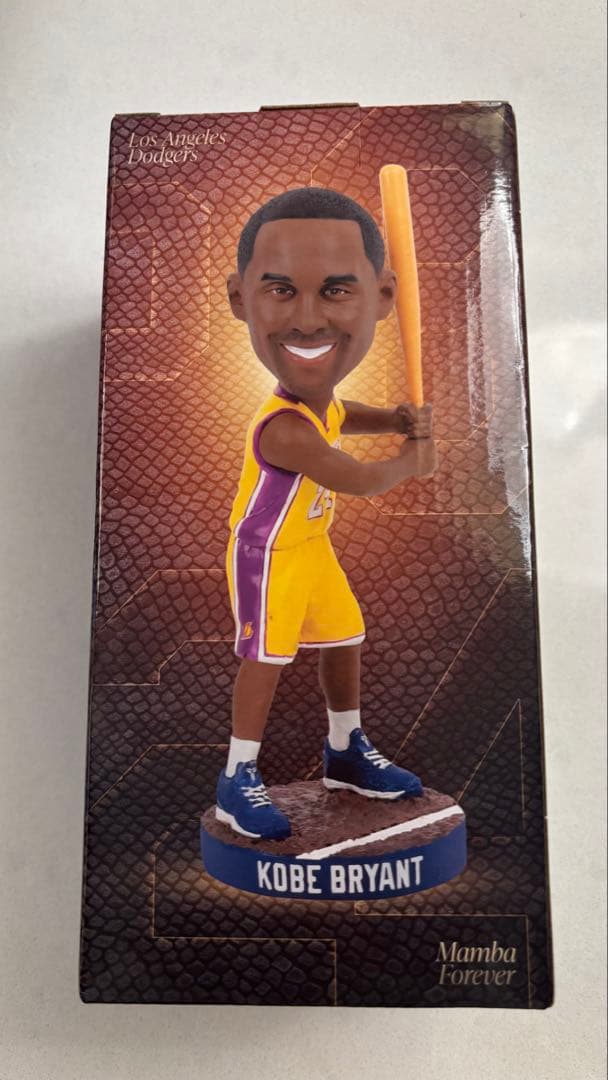 コービー・ブライアント ボブルヘッド　ドジャース　おまけ付き1st入場缶バッジ