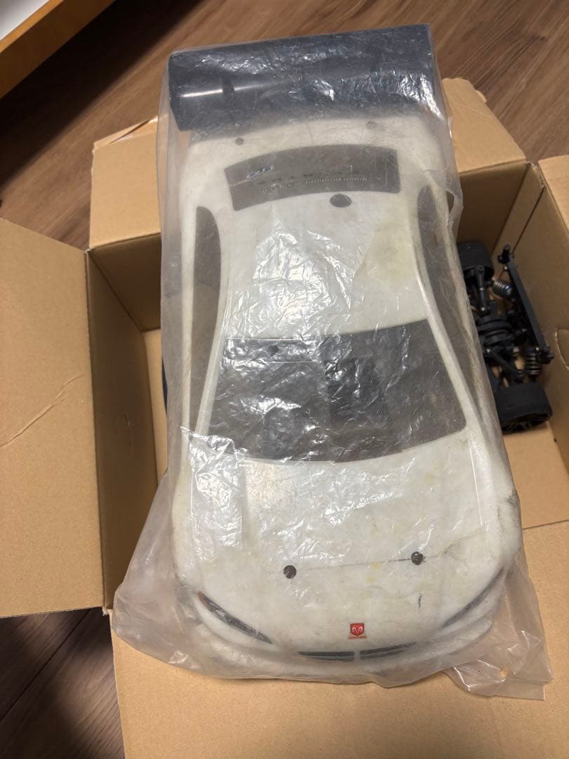 京商　エンジンラジコンカー