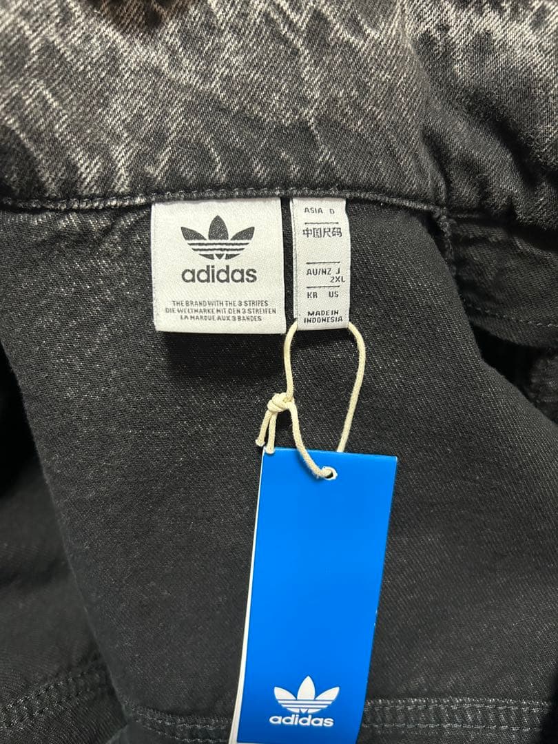 adidas プレミアム エッセンシャルズ デニム トラックトップ