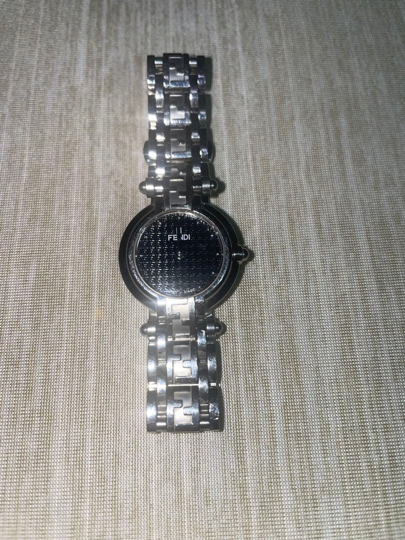 フェンディ 750L ズッカ シルバー 黒文字盤 QZ 腕時計