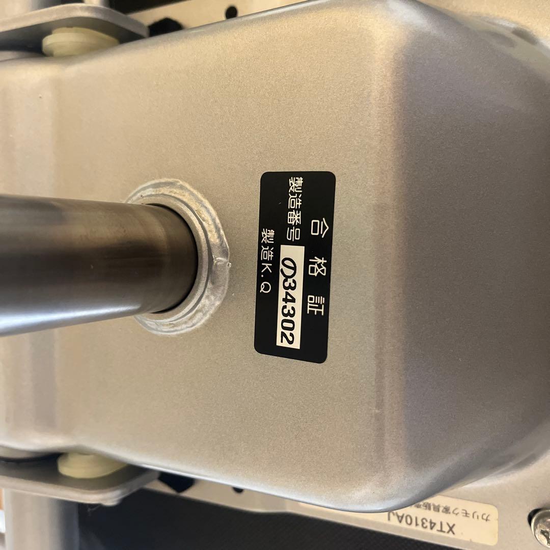 カリモク ベージュ デスクチェア アームレスト付き