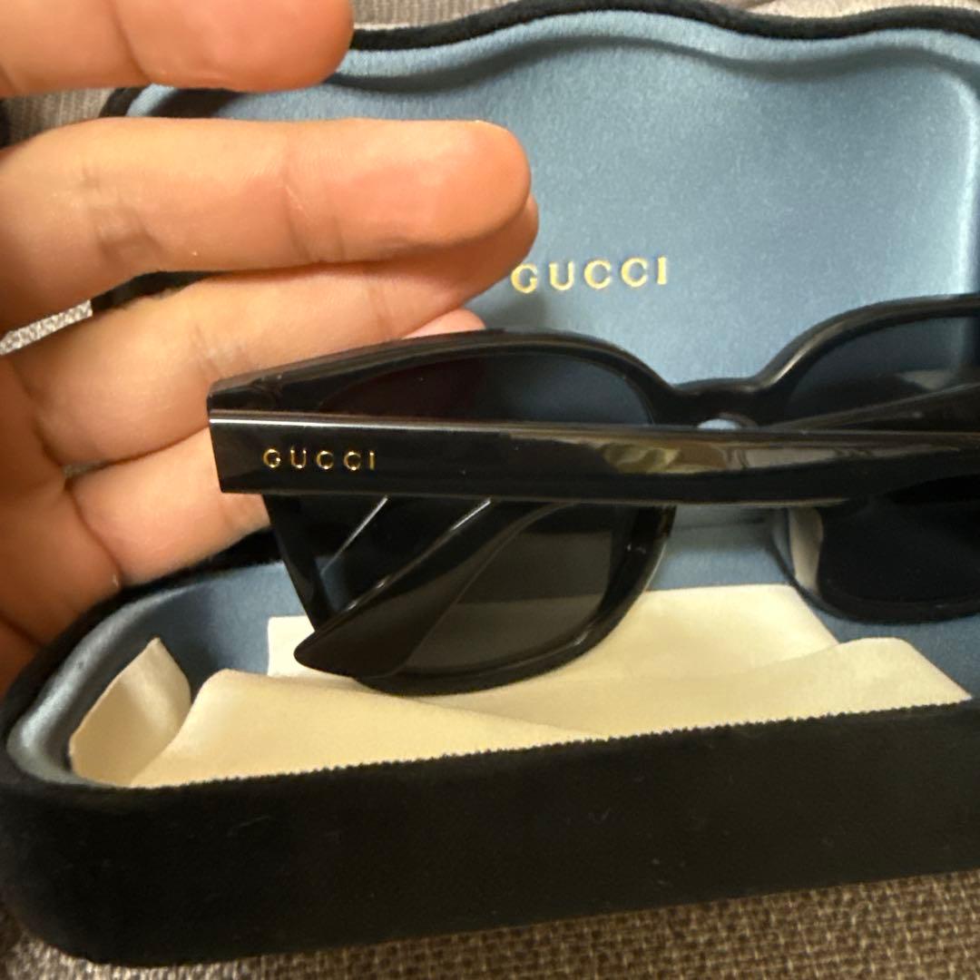 ほぼ未使用 GUCCI サングラス GG1346SK 001