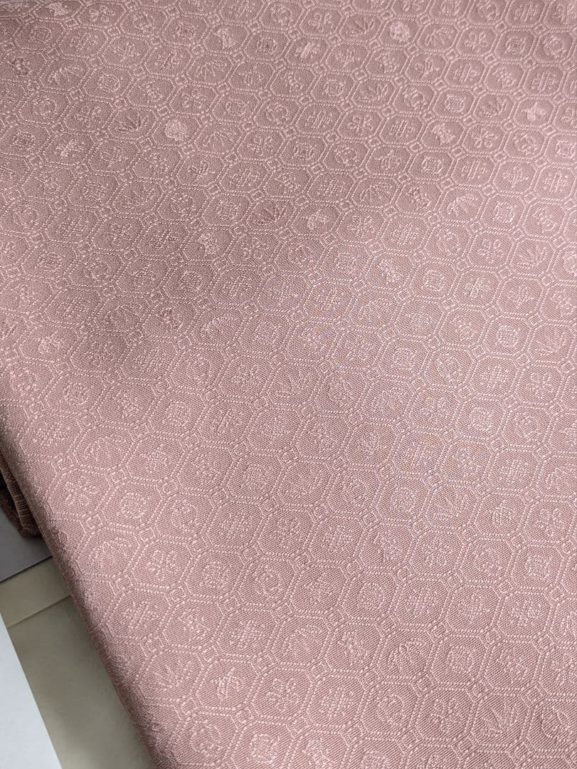 正絹老舗伊と幸色無地宝尽くし文様色無地一つ紋シックなくすみピンク