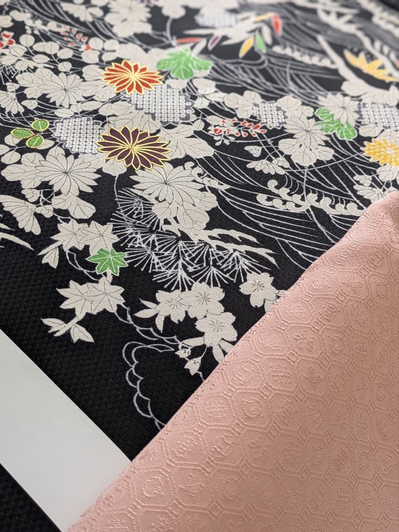 正絹老舗伊と幸色無地宝尽くし文様色無地一つ紋シックなくすみピンク