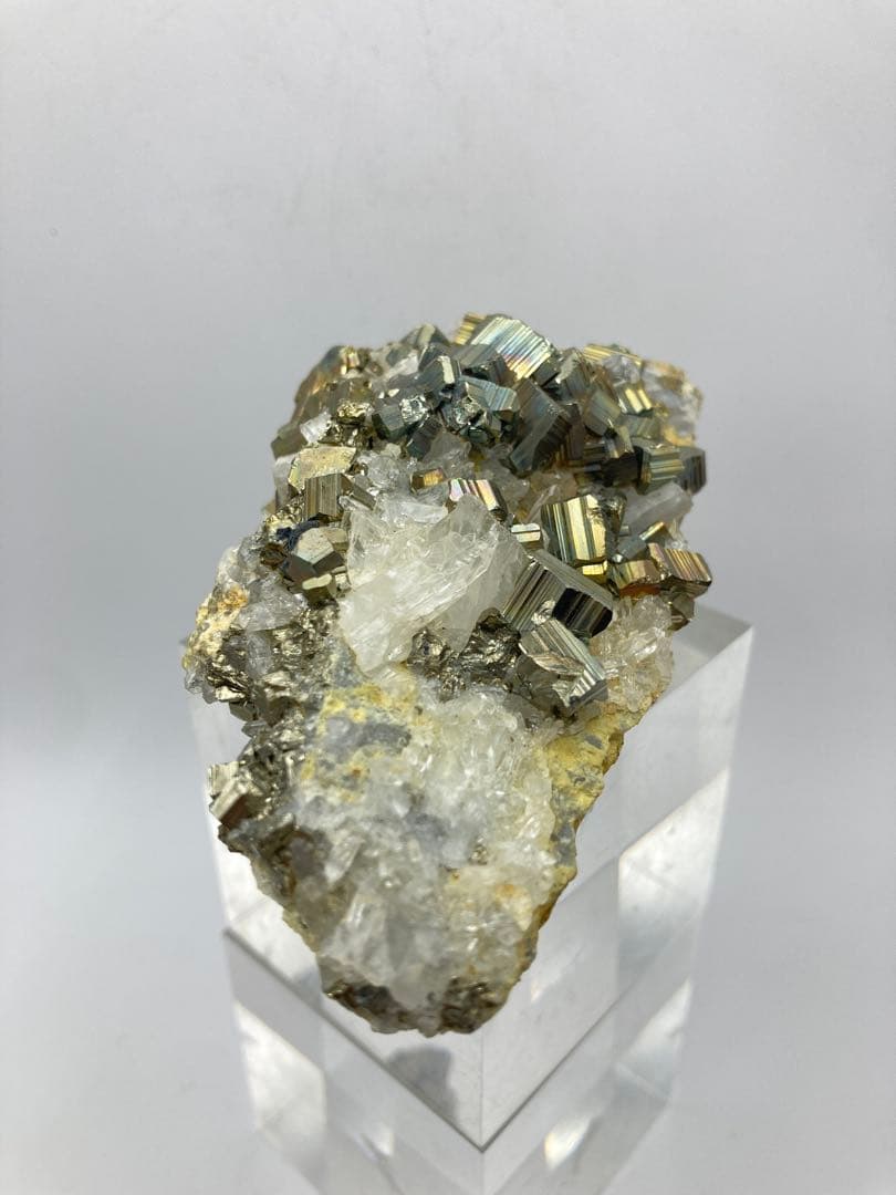 クォーツ パイライト ガレナ 3種共生クラスター