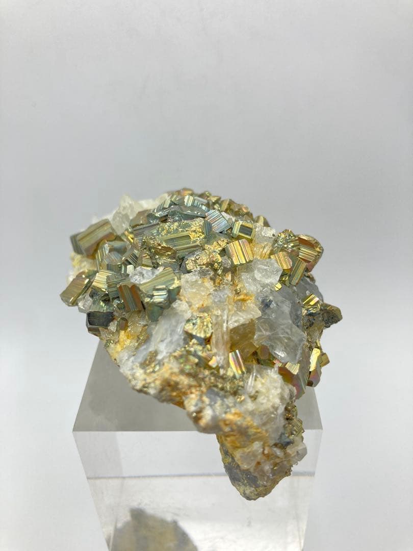 クォーツ パイライト ガレナ 3種共生クラスター