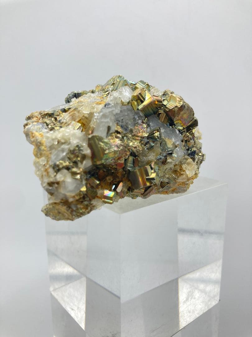 クォーツ パイライト ガレナ 3種共生クラスター