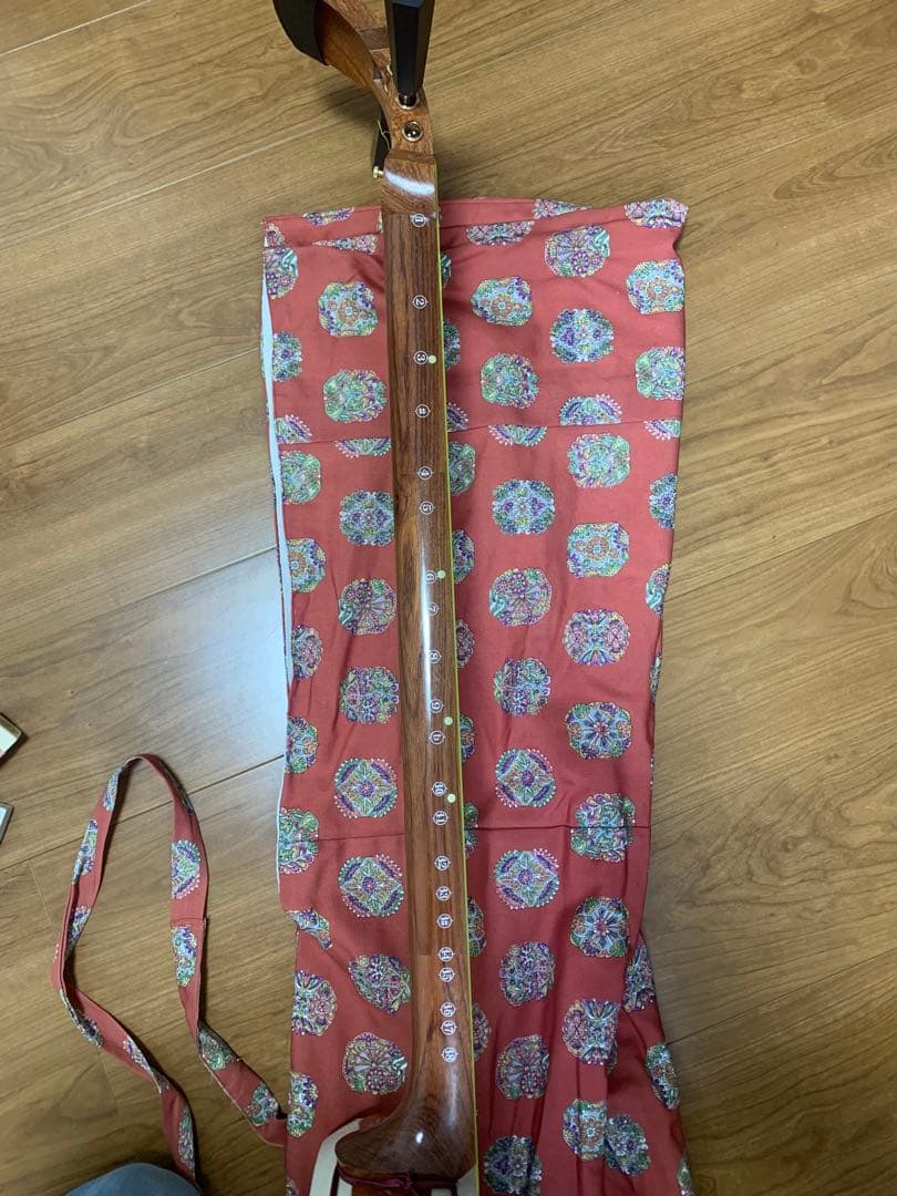 津軽三味線本体 太棹 ソフトケース付き 本皮破れ無し