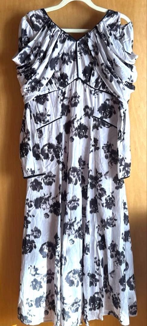 ワンピース Herlipto Winter Rose Dress