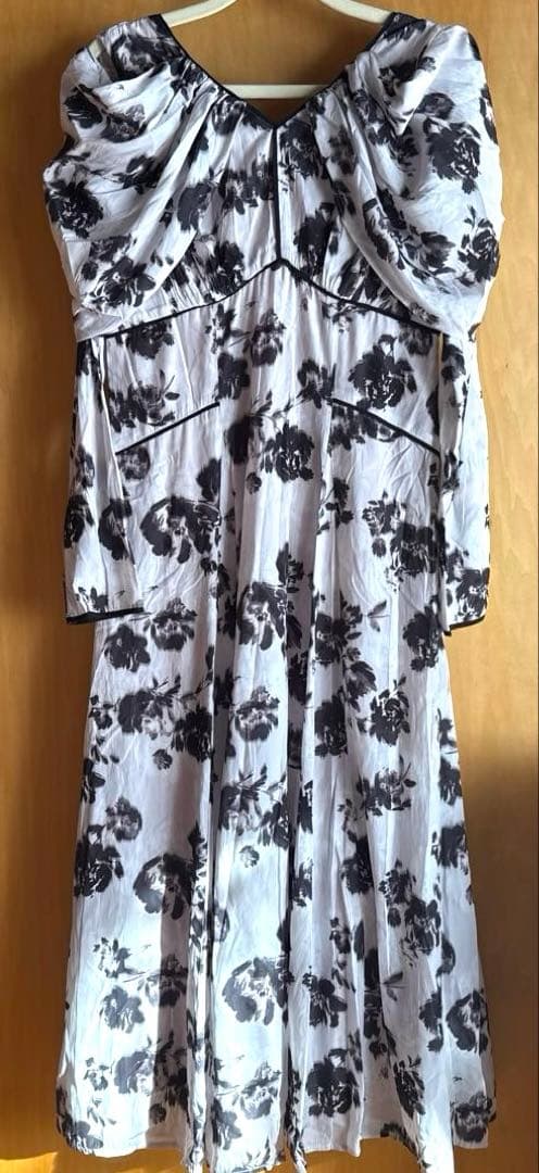 ワンピース Herlipto Winter Rose Dress