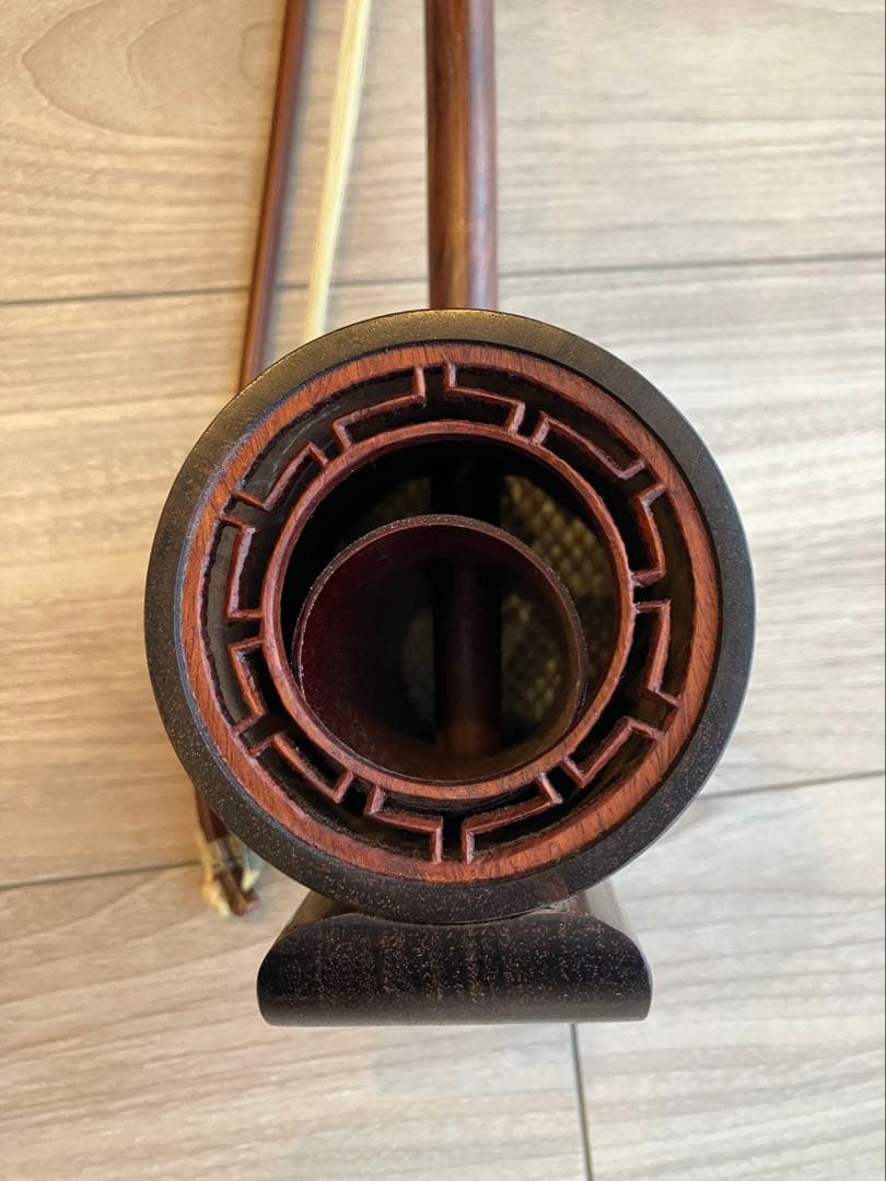 二胡　民族楽器　弦楽器　付属品あり セミハードケース付