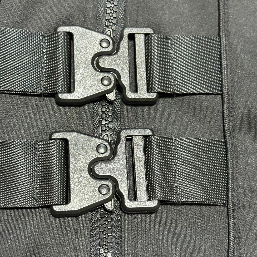 新品同様　REFLEM レフレム　サイバー切替ハイネックジャージパーカー