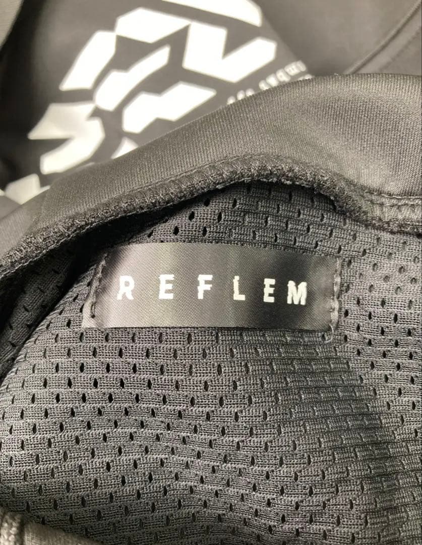 新品同様　REFLEM レフレム　サイバー切替ハイネックジャージパーカー