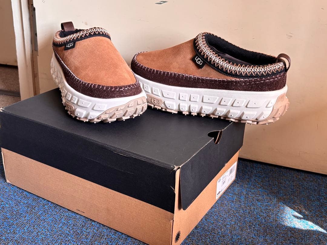 靴 UGG M VENTURE DAZE