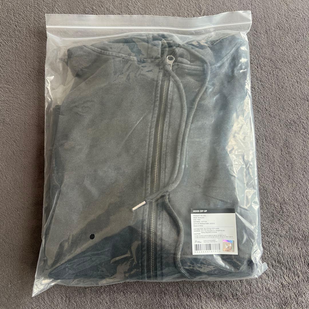 【新品未開封】TWICE 10VE UNIVERSE フードジップパーカー