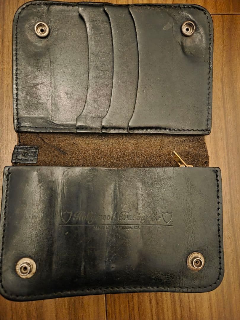 htcミドルウォレット　フラワースタッズ　ブラックレザー