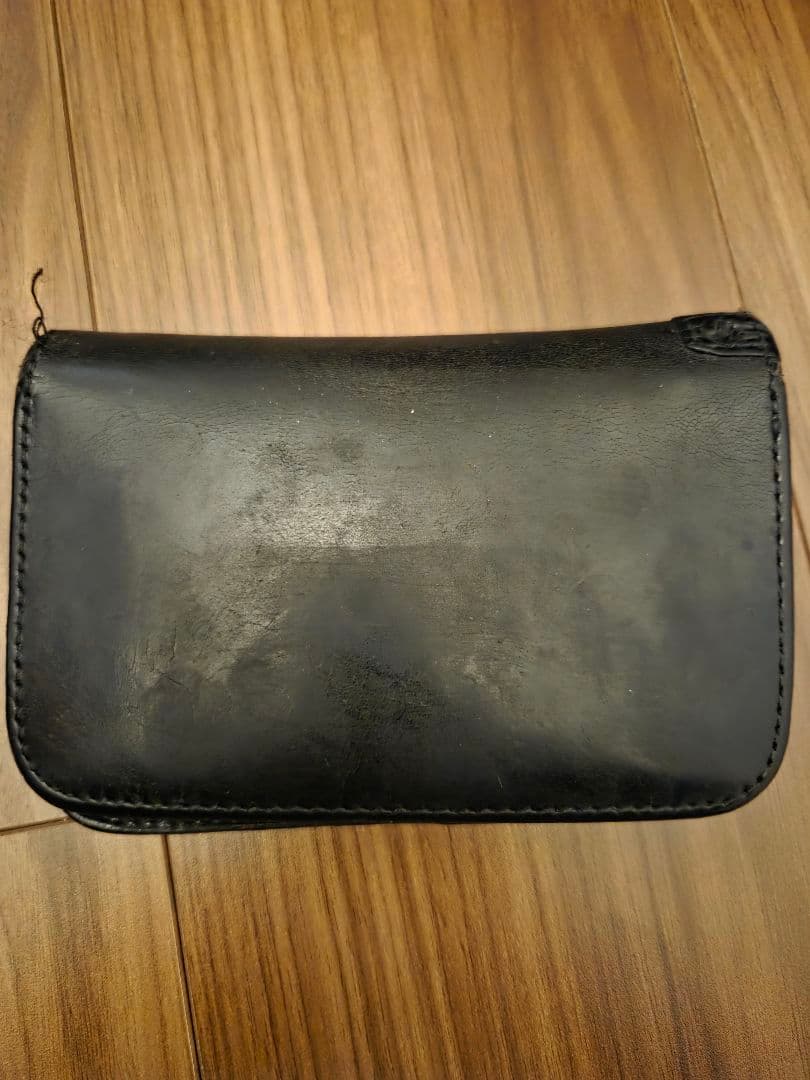 htcミドルウォレット　フラワースタッズ　ブラックレザー