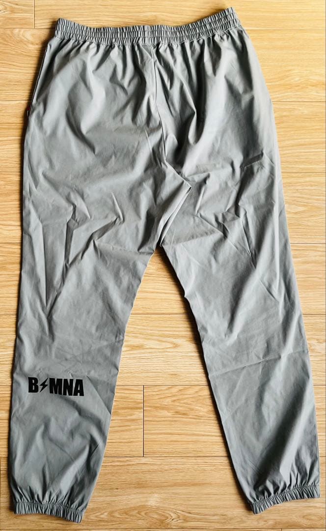 アーチロゴドライストレッチピステ　アーチロゴドライストレッチジョガーパンツ