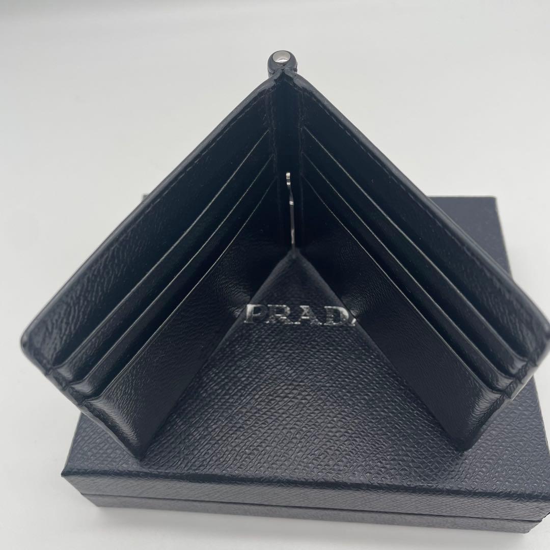 PRADA トライアングル マネークリップ 二つ 折り財布 シボ皮 レザー 黒