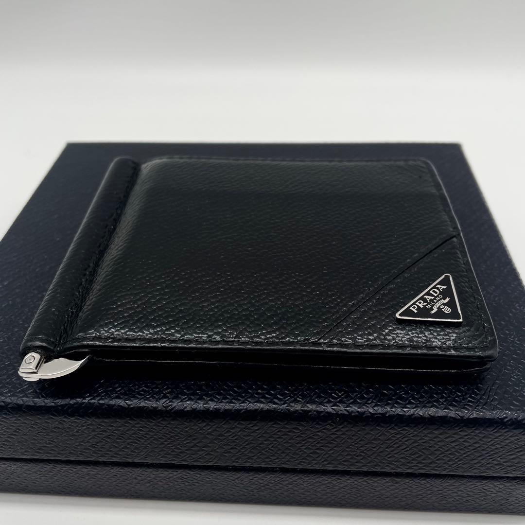 PRADA トライアングル マネークリップ 二つ 折り財布 シボ皮 レザー 黒