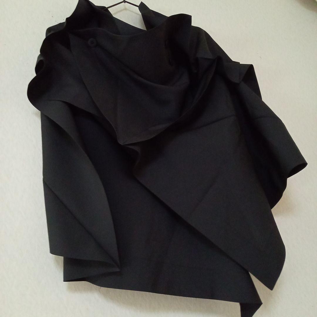 【ちろ】ISSEY MIYAKE　132.5　ケープ(羽織り／ポンチョ)