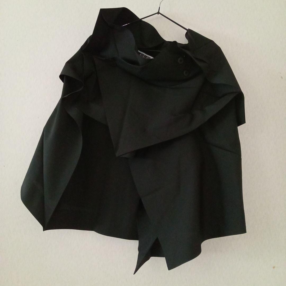 【ちろ】ISSEY MIYAKE　132.5　ケープ(羽織り／ポンチョ)