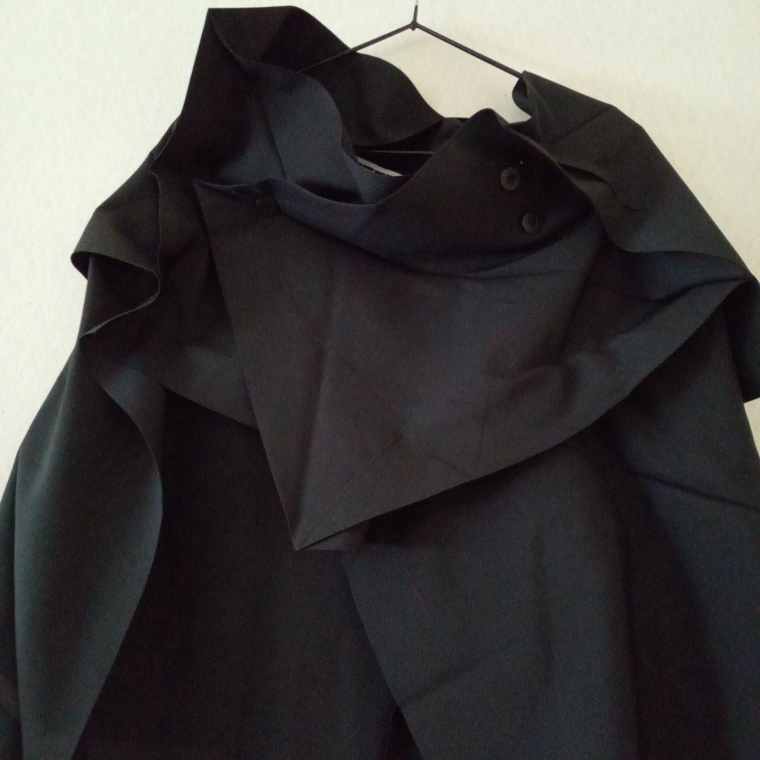 【ちろ】ISSEY MIYAKE　132.5　ケープ(羽織り／ポンチョ)