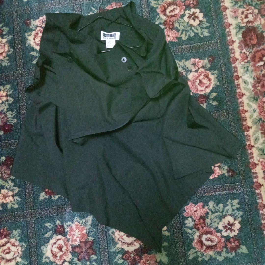 【ちろ】ISSEY MIYAKE　132.5　ケープ(羽織り／ポンチョ)