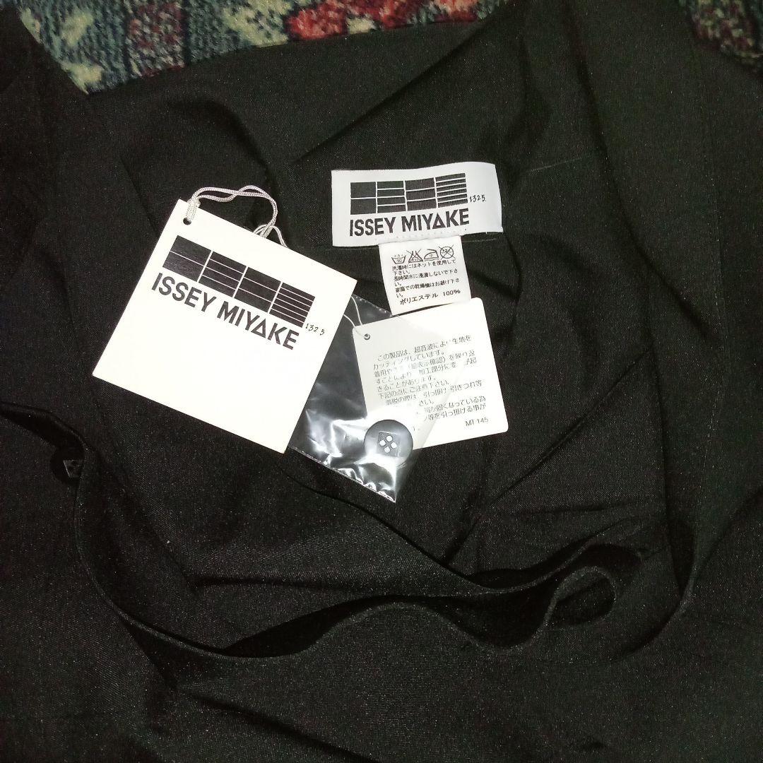 【ちろ】ISSEY MIYAKE　132.5　ケープ(羽織り／ポンチョ)