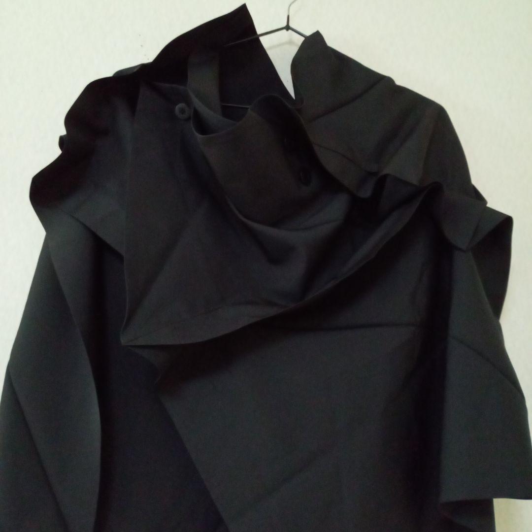 【ちろ】ISSEY MIYAKE　132.5　ケープ(羽織り／ポンチョ)