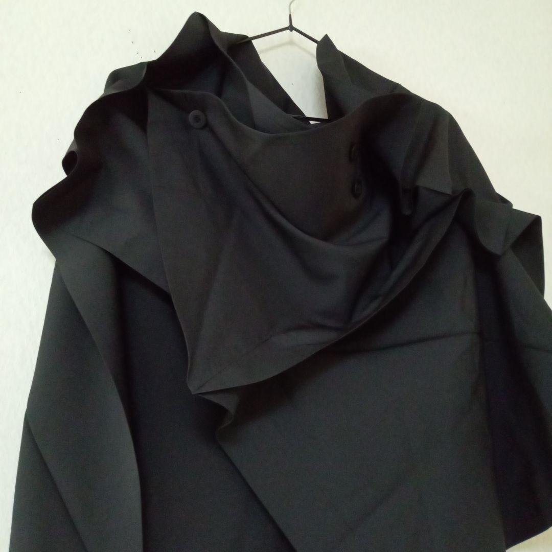 【ちろ】ISSEY MIYAKE　132.5　ケープ(羽織り／ポンチョ)