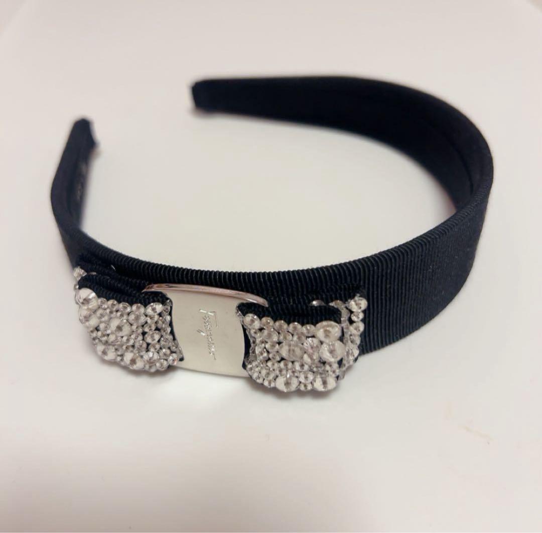 フェラガモ　カチューシャ　ビジュー