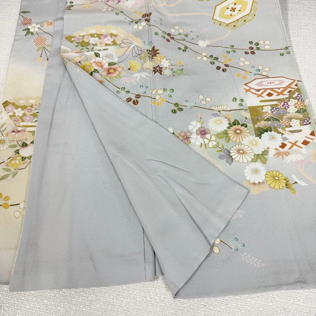 し*ず様 付下げ　袷　正絹　　薄雲鼠色・薄黄色　暈し　貝桶・檜扇　身丈168裄7