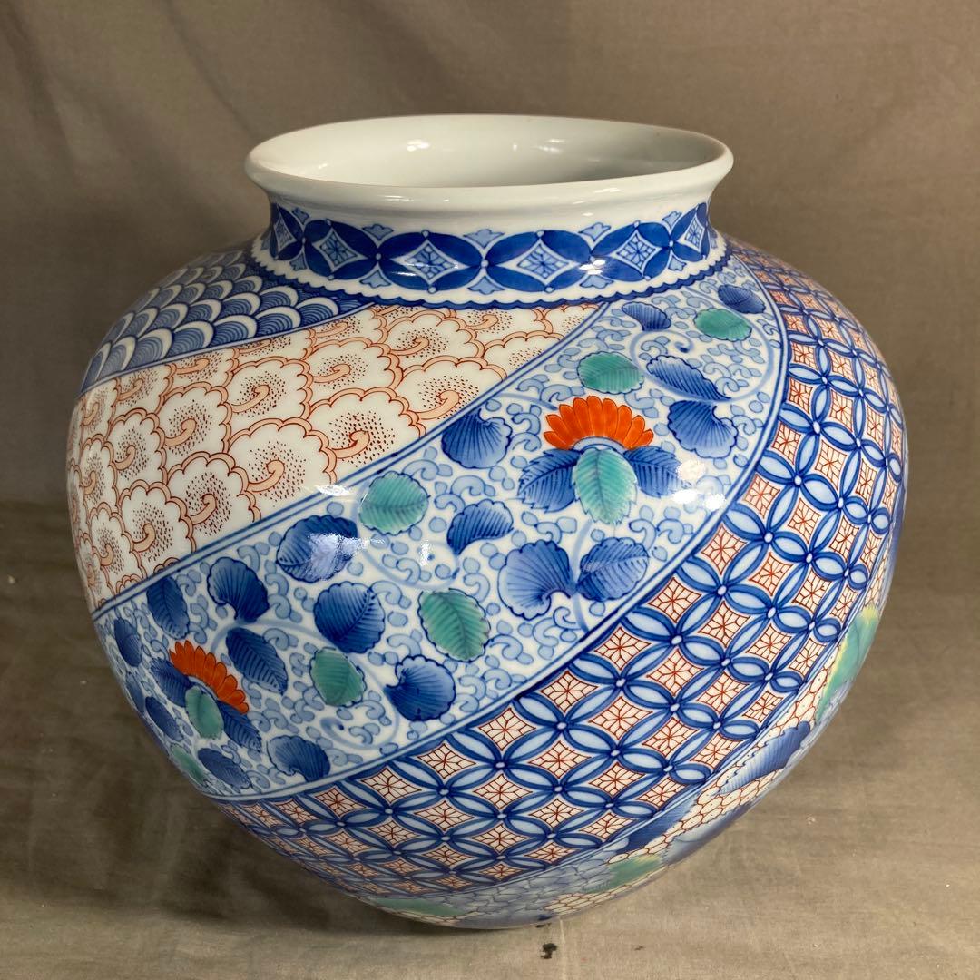 【期間特別値下げ】色鍋島の伝統　伊万里色鍋島　市川忠山作　染錦花地紋　大花瓶