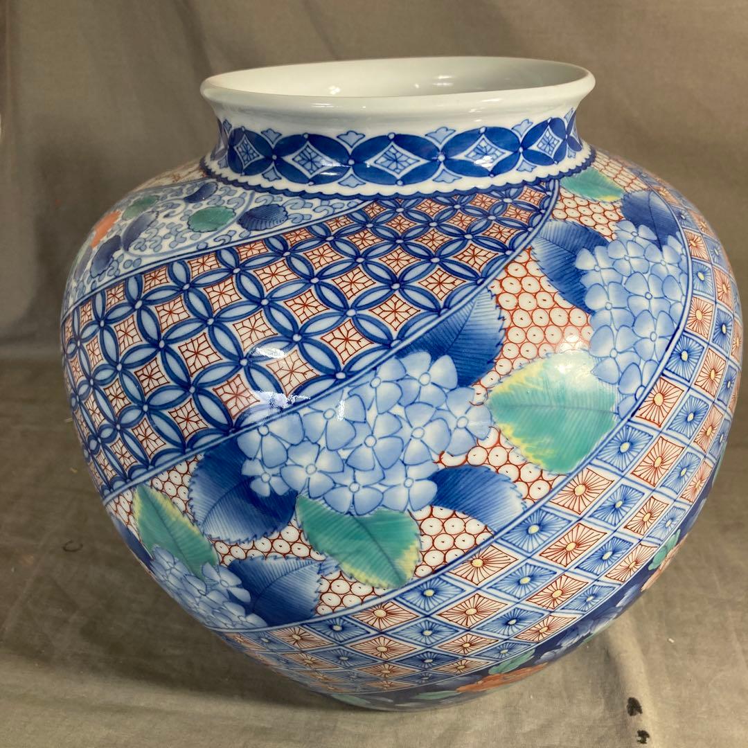 【期間特別値下げ】色鍋島の伝統　伊万里色鍋島　市川忠山作　染錦花地紋　大花瓶