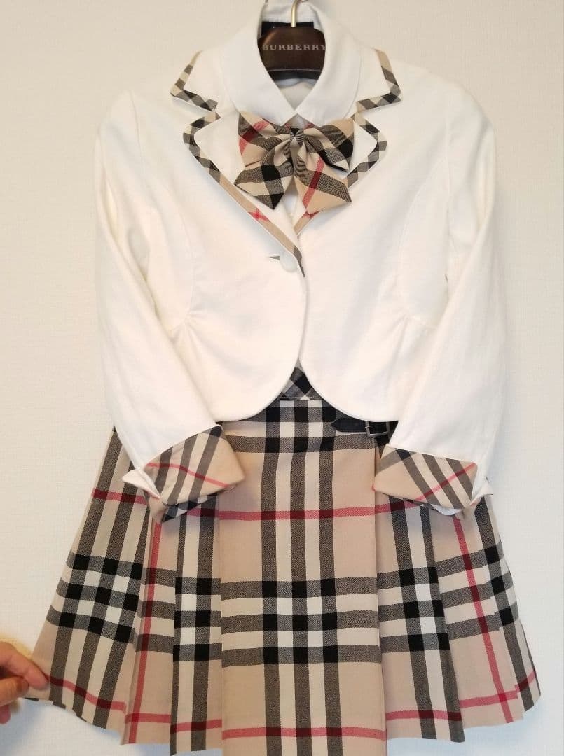 バーバリーキッズフォーマル 未使用近 美品 ベージュ リボンタイ 新品ソックス付