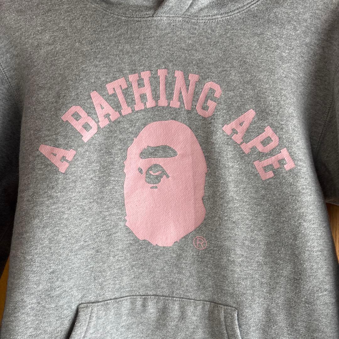 最終値下げ　貴重　A BATHING APE グレー パーカー ピンク　短丈　S