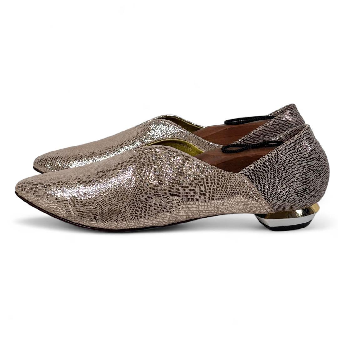 ほぼ新品 マナ 37 23.5 フラットパンプス ポインテッドトゥトゥ ゴールド